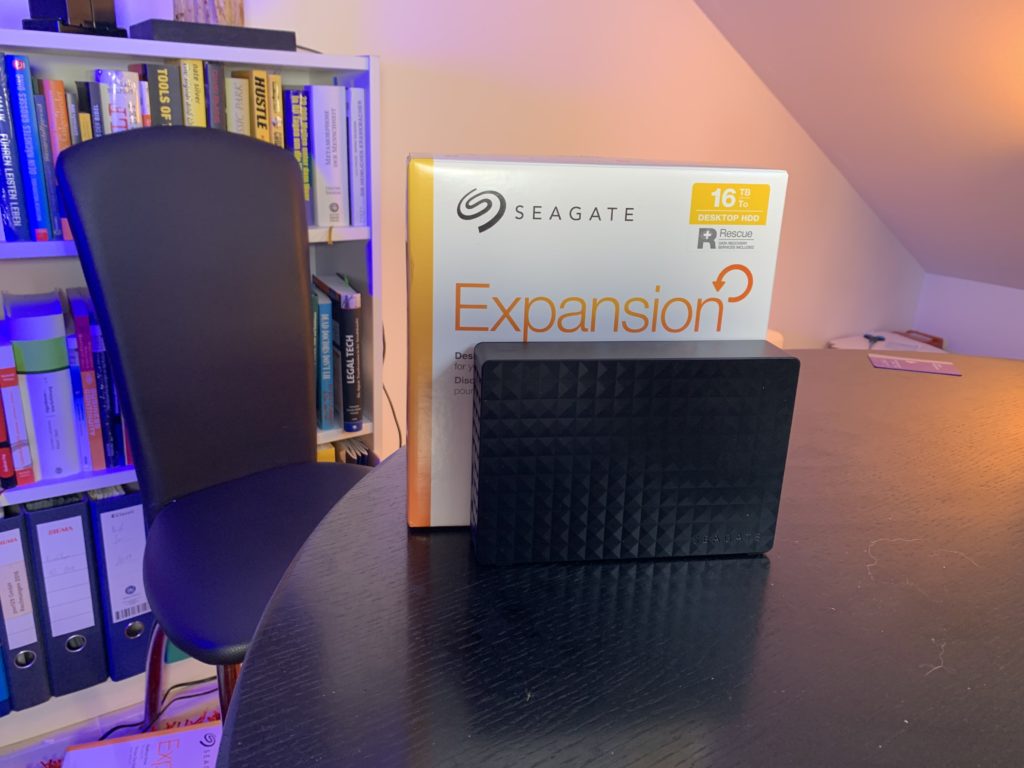 Shucking Seagate Expansion Desktop Festplatte