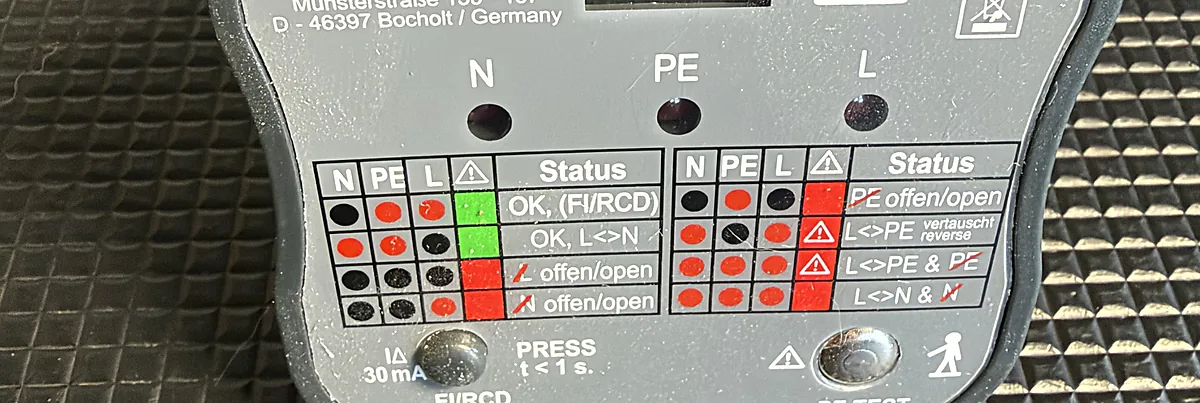 Statustabelle des Benning SDT 1 mit acht LED-Kombinationen, zwei davon grün als OK markiert